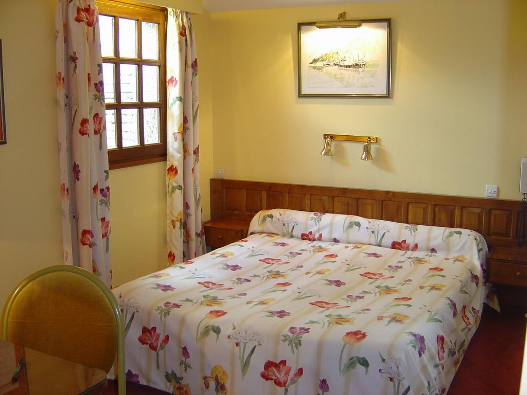 Le Ratelier Hotel Montaigut-sur-Save Bagian luar foto